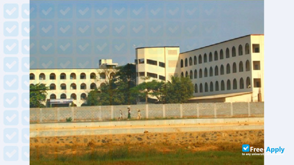 Foto de la Dr. M. G. R. University #11