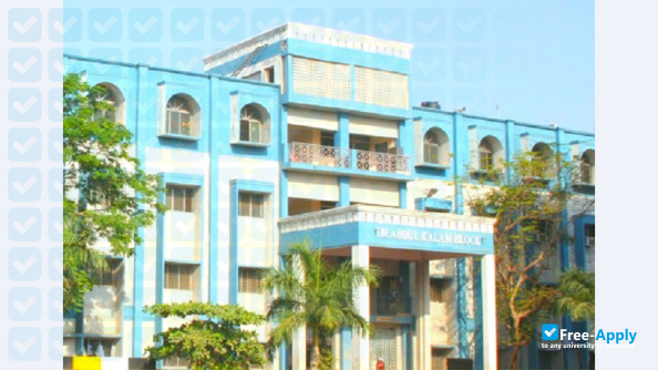 Foto de la Dr. M. G. R. University #14