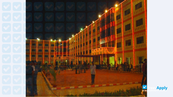 Foto de la Dr. M. G. R. University #5