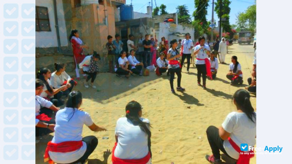 Foto de la Mody University #7