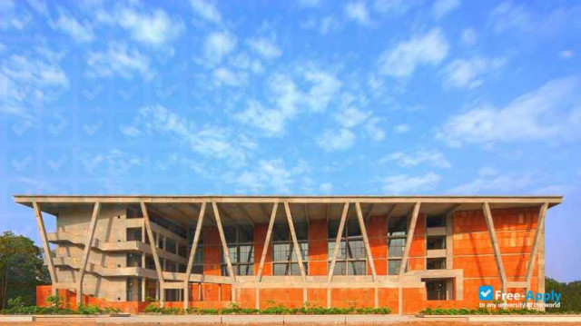 Ahmedabad University фотография №2