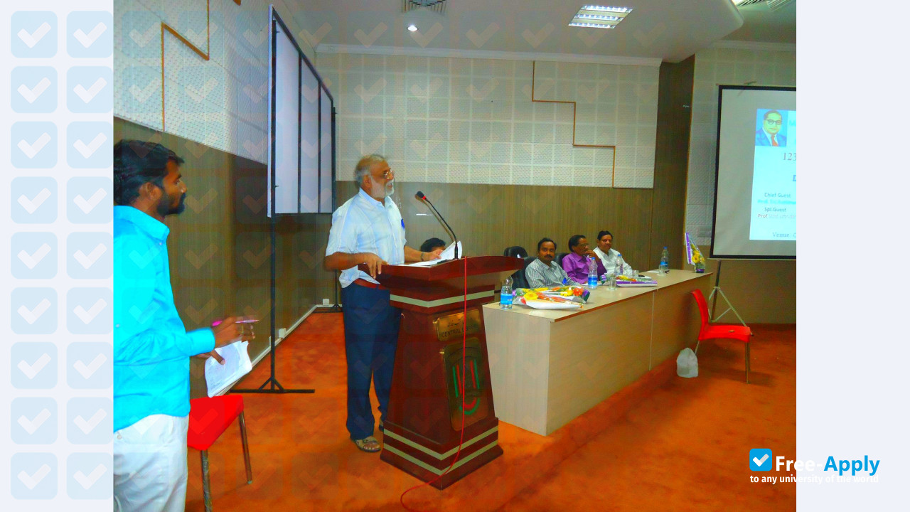 Foto de la Maulana Azad National Urdu University #13