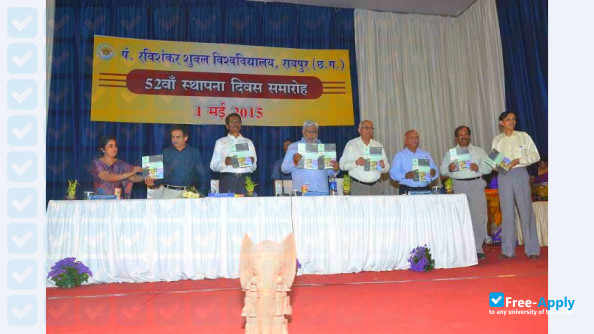 Foto de la Pandit Ravishankar Shukla University #2