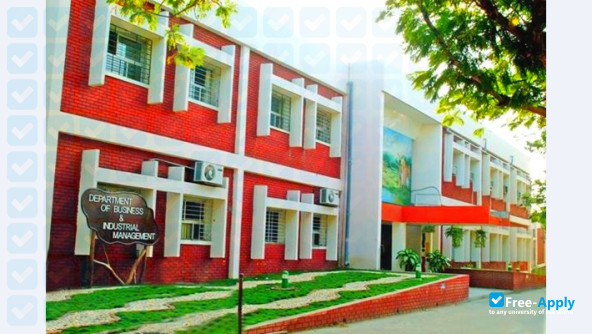 Foto de la Veer Narmad South Gujarat University #10