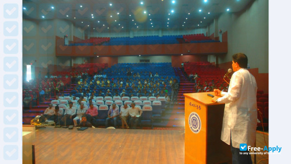 Foto de la Veer Narmad South Gujarat University #8