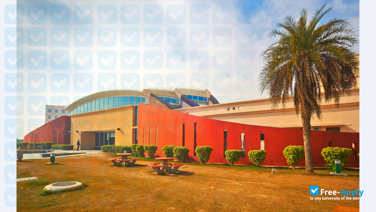 Shiv Nadar University фотография №8