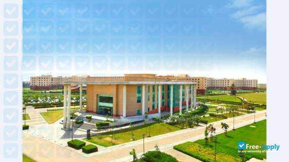 Shiv Nadar University фотография №6