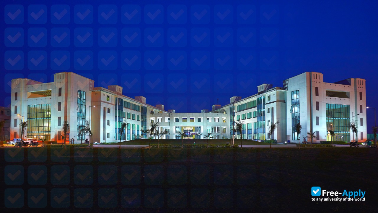 Shiv Nadar University фотография №4