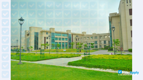 Shiv Nadar University фотография №2