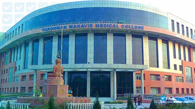 Foto de la Vardhman Mahavir Medical College #1