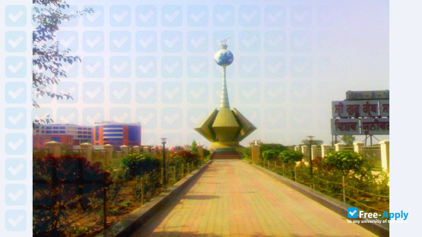 Foto de la Sri Guru Granth Sahib World University
