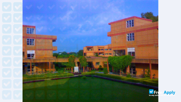 Foto de la National Institute of Pharmaceutical Education and Research Rae Bareli #4