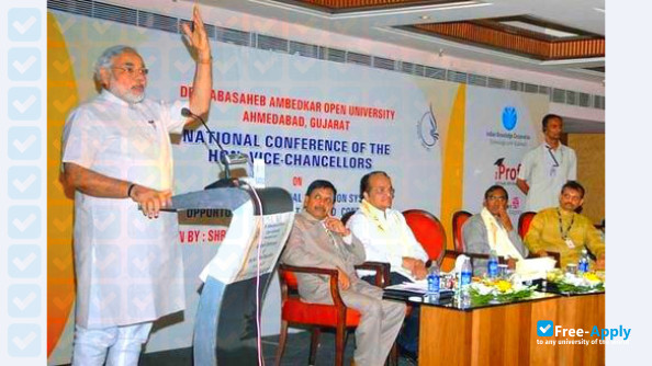 Foto de la Dr Babasaheb Ambedkar Open University #11