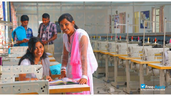 Foto de la Dr N G P Arts and Science College #5