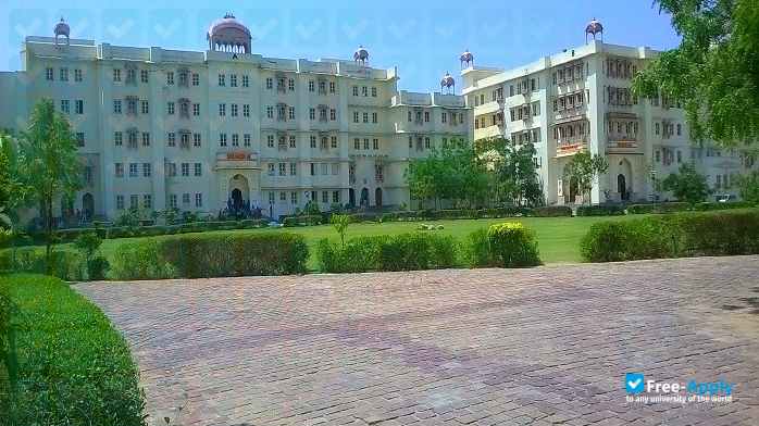 Dr K N Modi University фотография №5