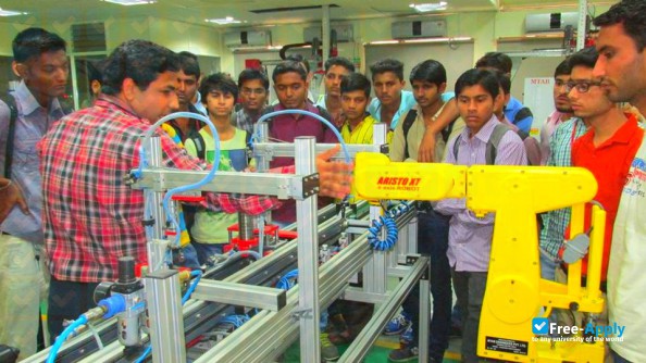 Photo de l’Institute of Infrastructure Technology Research and Management #5