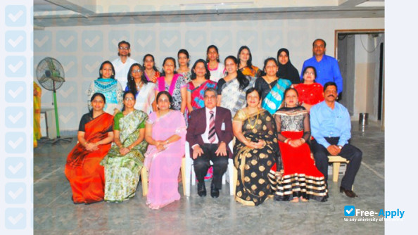 Tolani College of Commerce photo #8