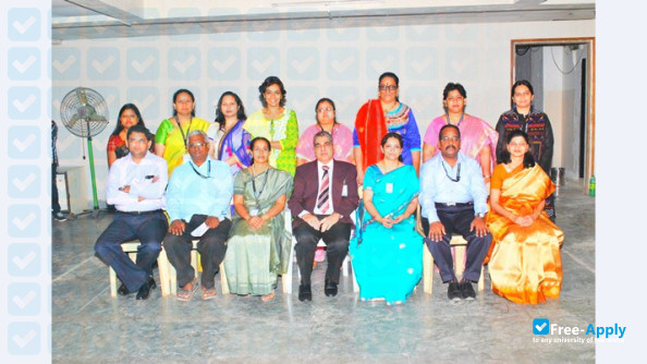 Tolani College of Commerce photo