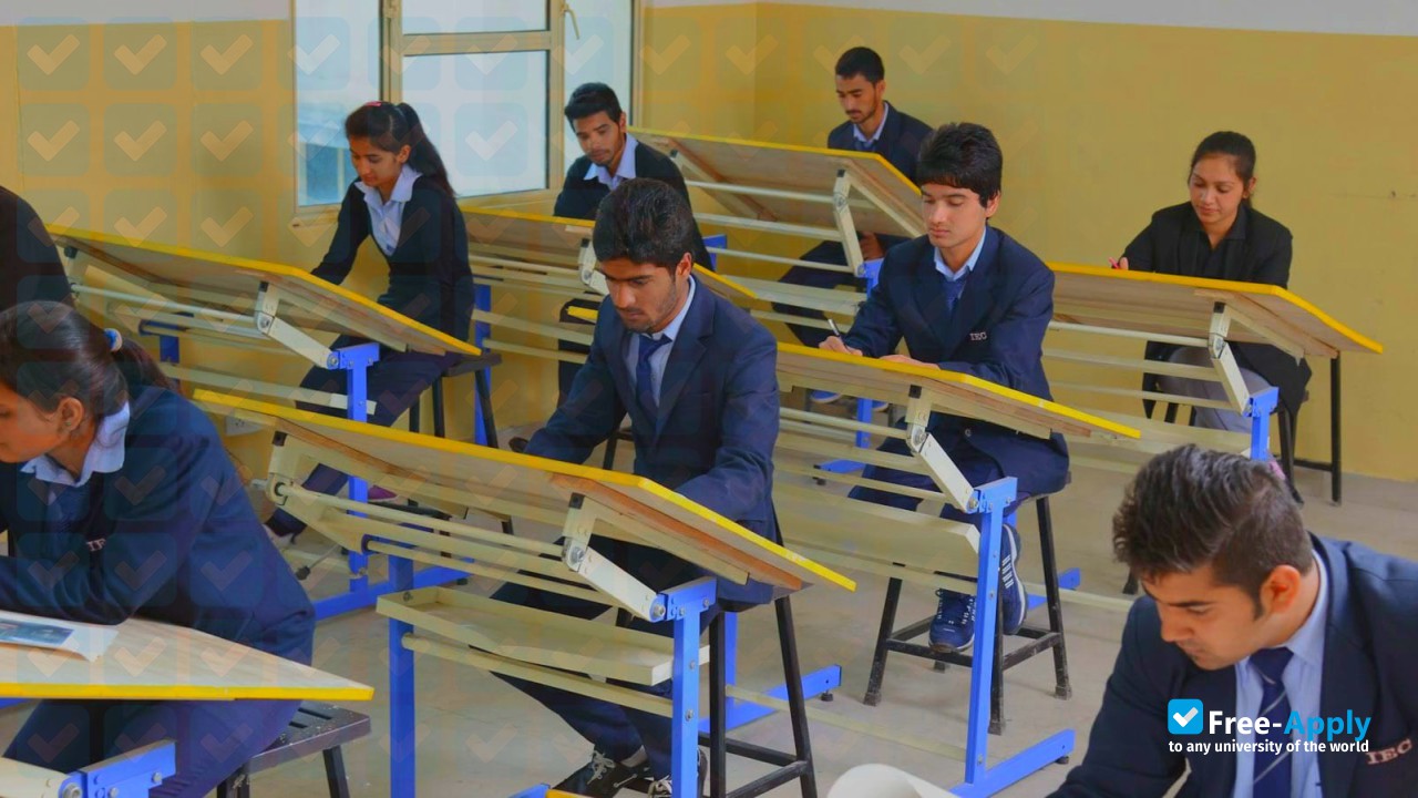Photo de l’Himachal Pradesh University Business School #10
