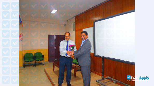 Photo de l’Himachal Pradesh University Business School #12