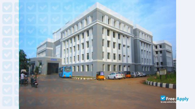 Photo de l’Indira Gandhi Medical College #9