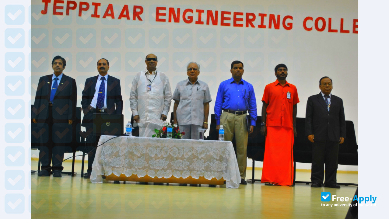 Foto de la Jeppiaar Engineering College #2