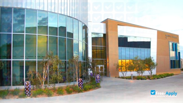 Photo de l’A. V. C. College #4