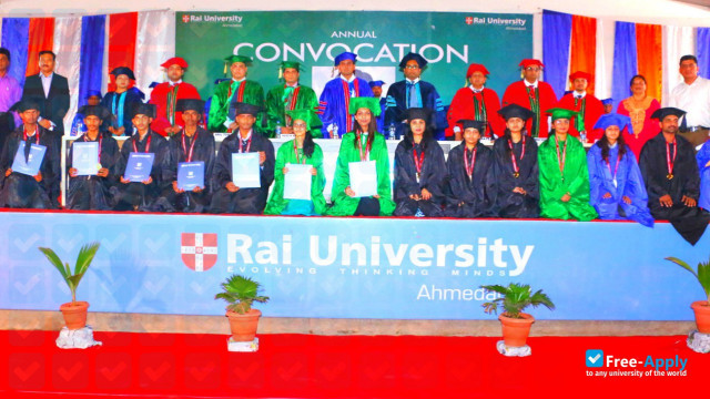 Foto de la Rai University Ahmedabad #8
