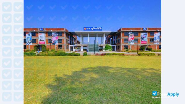 Foto de la Rai University Ahmedabad #2