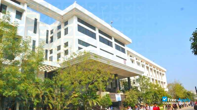 Фотография Vignana Jyothi Institute of Engineering & Technology