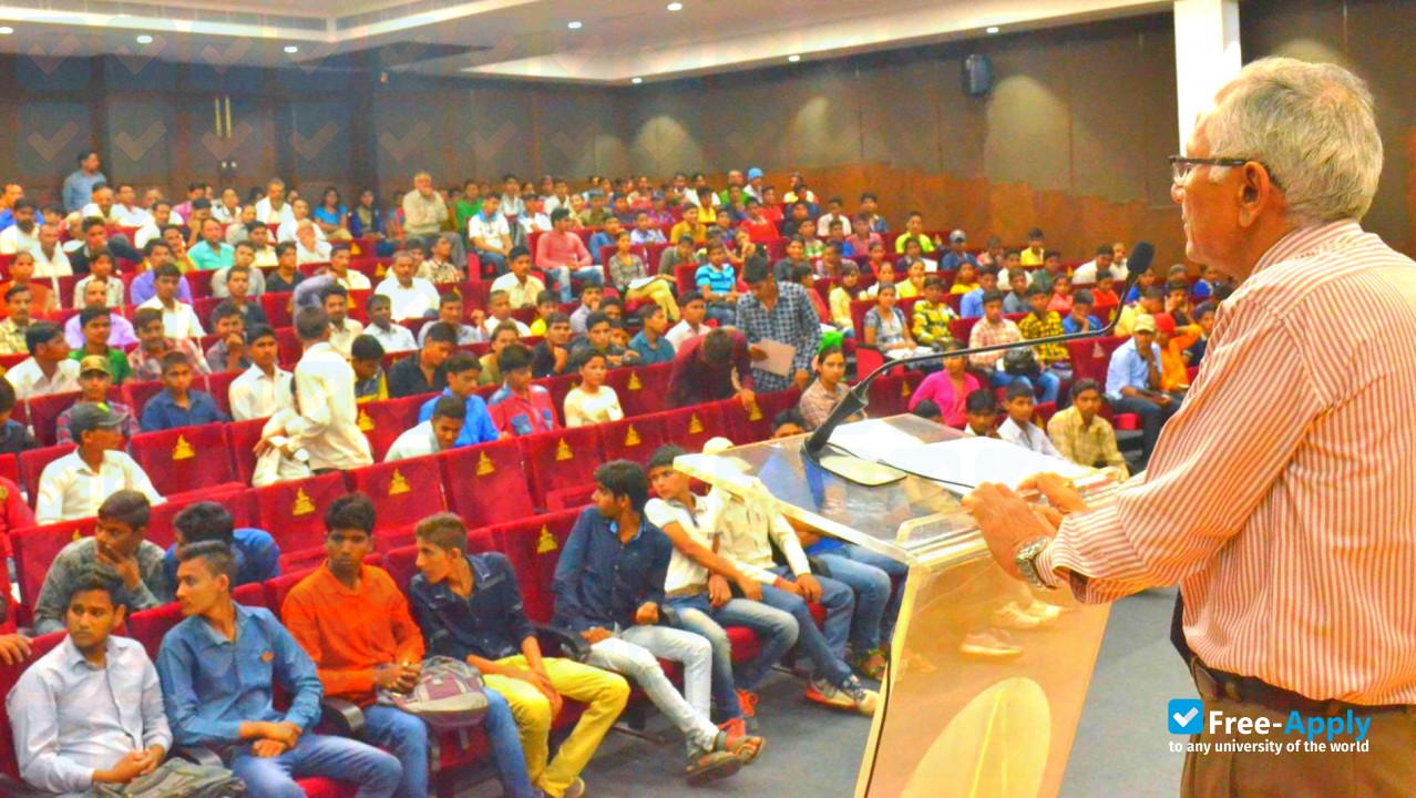 Foto de la Mangalayatan University #24