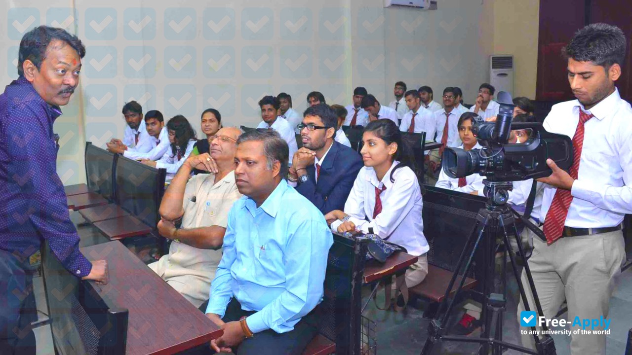 Foto de la Mangalayatan University #18