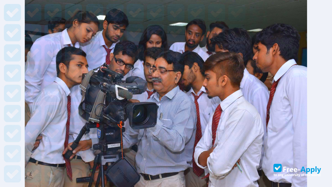 Foto de la Mangalayatan University #13
