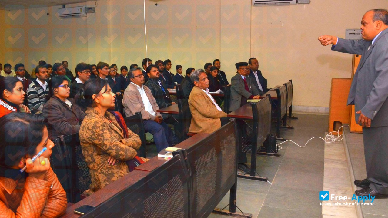 Foto de la Mangalayatan University #29