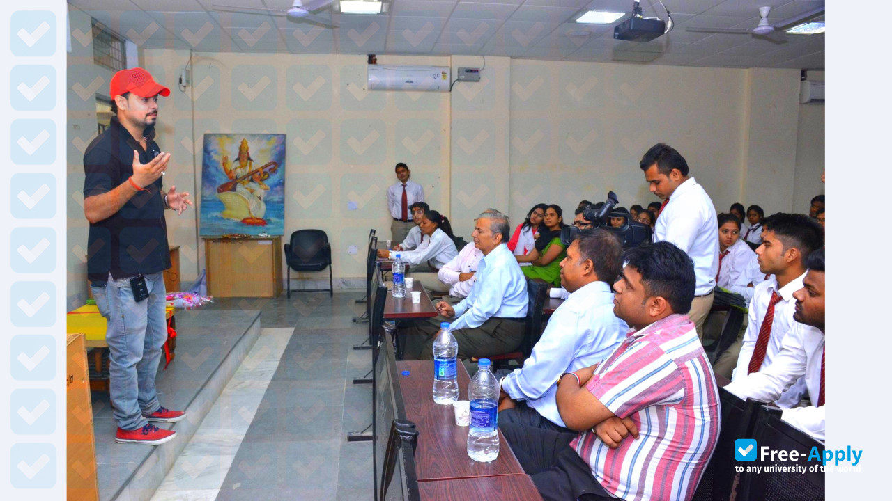 Foto de la Mangalayatan University #17