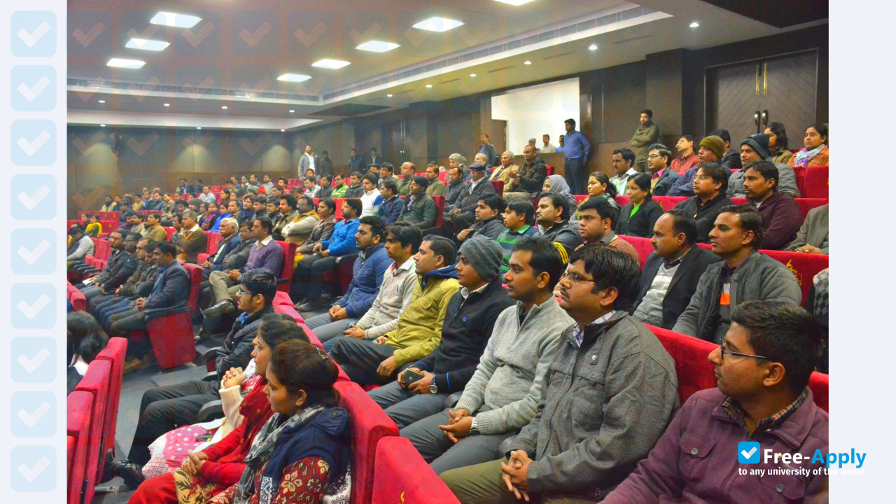 Foto de la Mangalayatan University #4