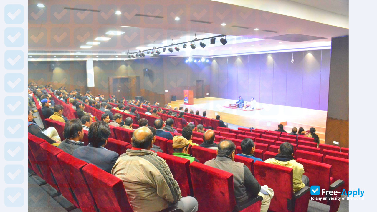 Foto de la Mangalayatan University #6