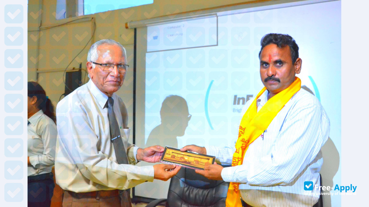 Foto de la Mangalayatan University #2