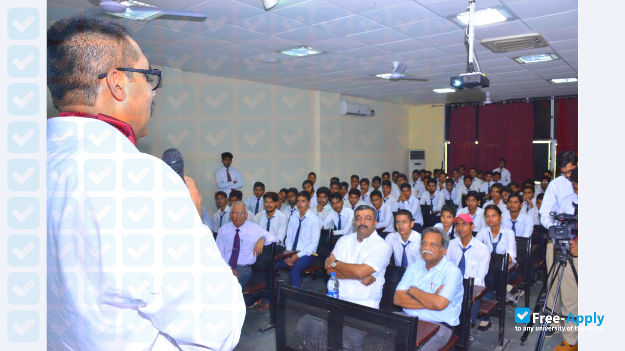Foto de la Mangalayatan University #28