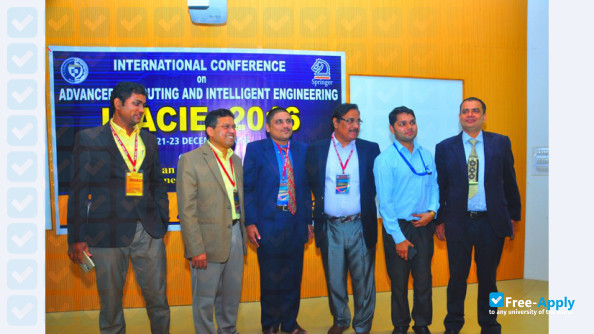 Foto de la C. V. Raman Global University #8