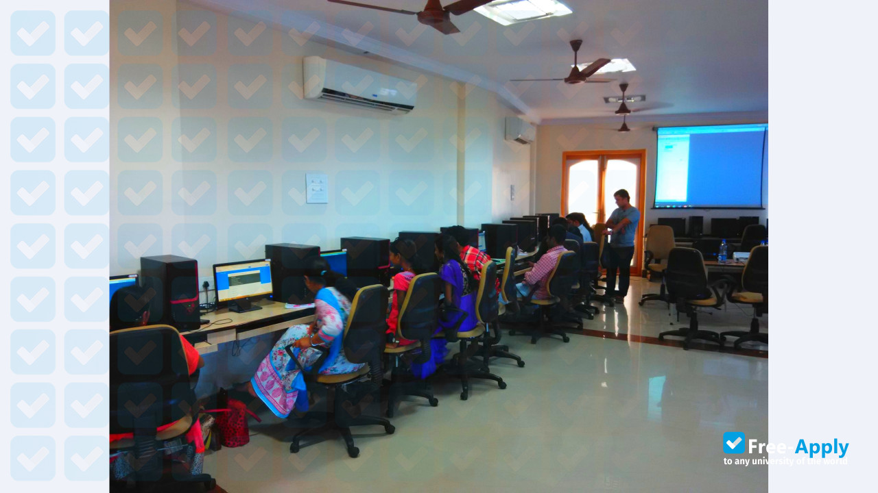 Foto de la Bapatla Engineering College #8