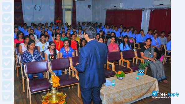 Foto de la IIS University #8