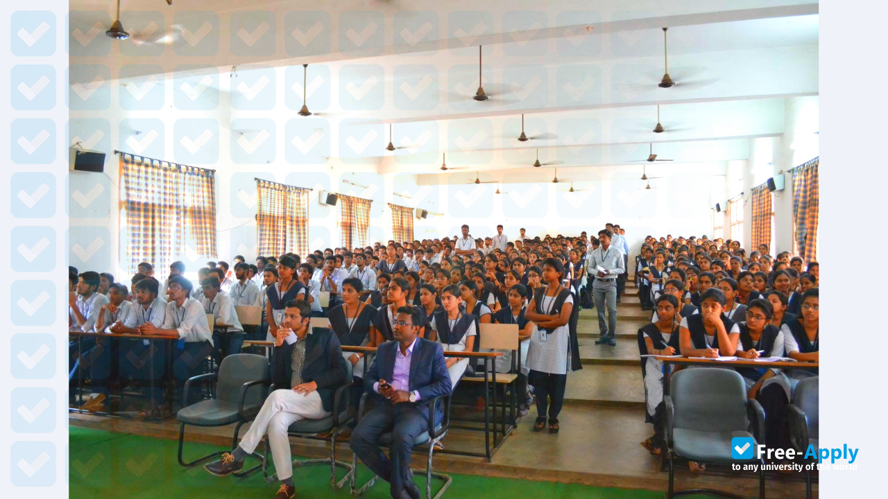 Pragati Engineering College фотография №19