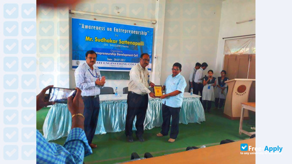 Pragati Engineering College фотография №8