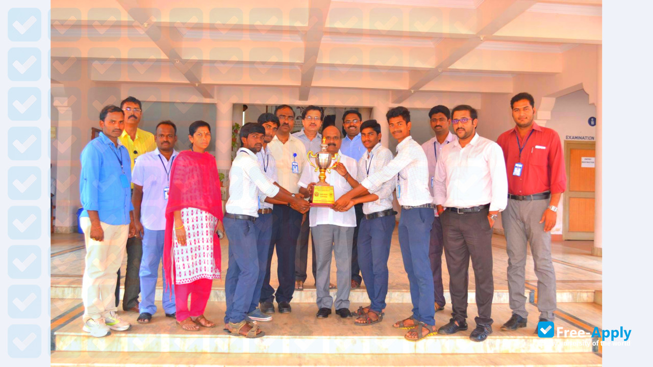 Pragati Engineering College фотография №23