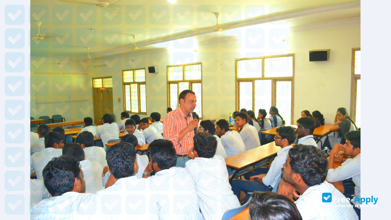 Pragati Engineering College фотография №16