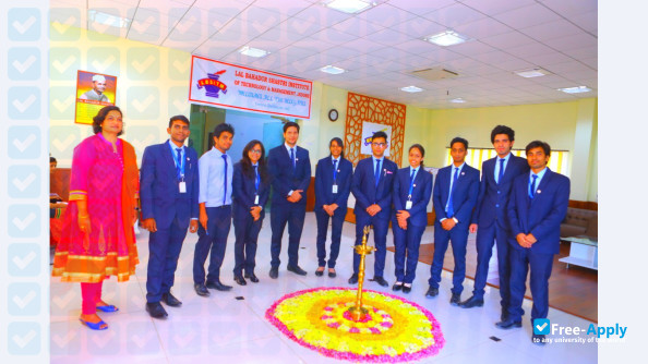 Foto de la Lal Bahadur Shastri Institute of Management #3