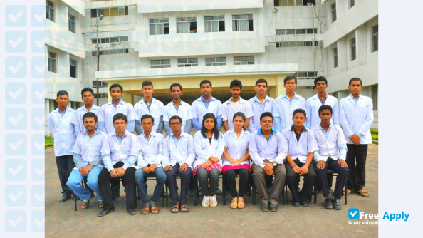 Foto de la Tripura Medical College #3
