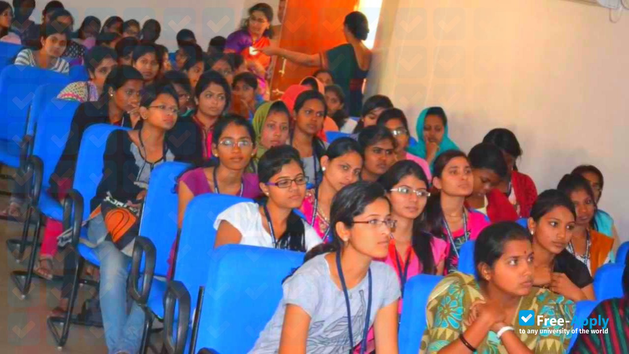 Foto de la Bhavan's Vivekananda College #2