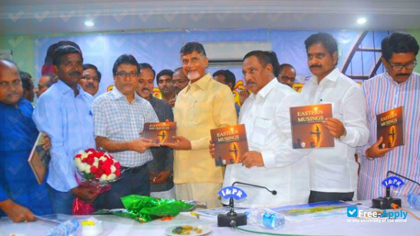 Foto de la Adikavi Nannaya University #11